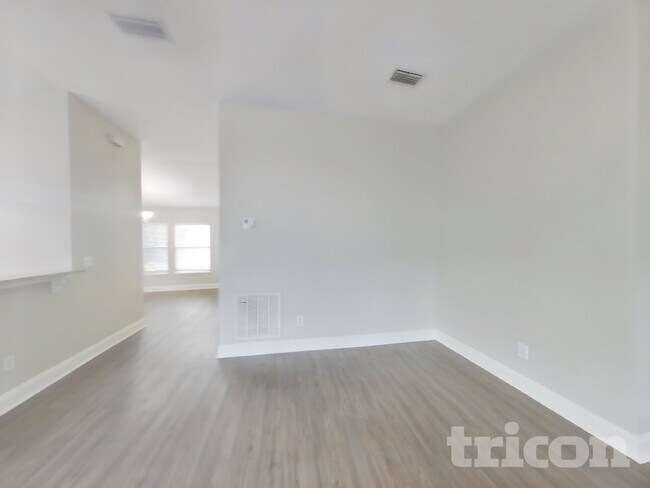 Building Photo - 2268 Eisner Dr