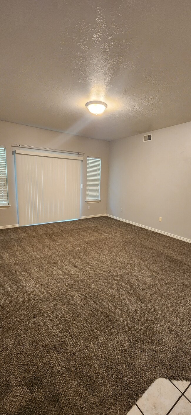 Building Photo - 504 N Seven Peaks Blvd