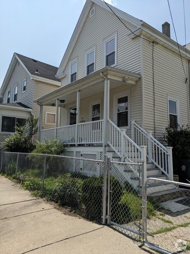 Building Photo - 56 Clayton St