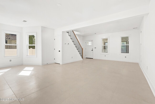 Foto del edificio - 448 Monmouth Rd