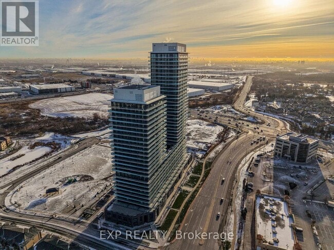 Building Photo - 15 Skyridge Dr