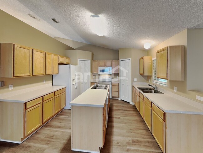 Building Photo - 4131 Woodley Creek Rd