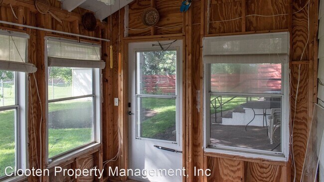 Building Photo - 3 br, 2 bath House - 570 Sunset Place