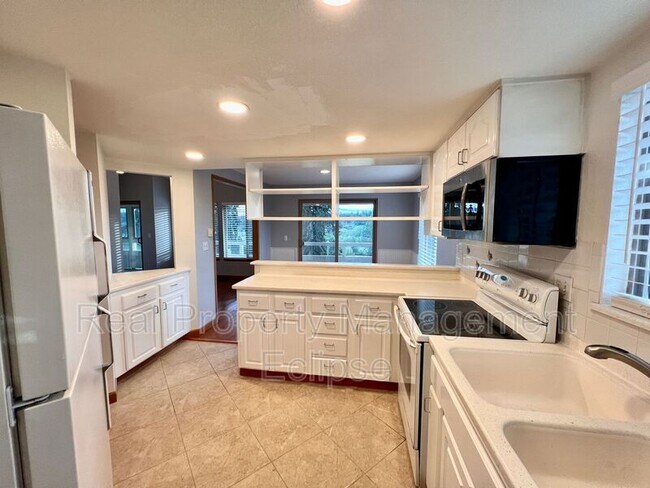 Foto del edificio - 23409 Lakeview Dr
