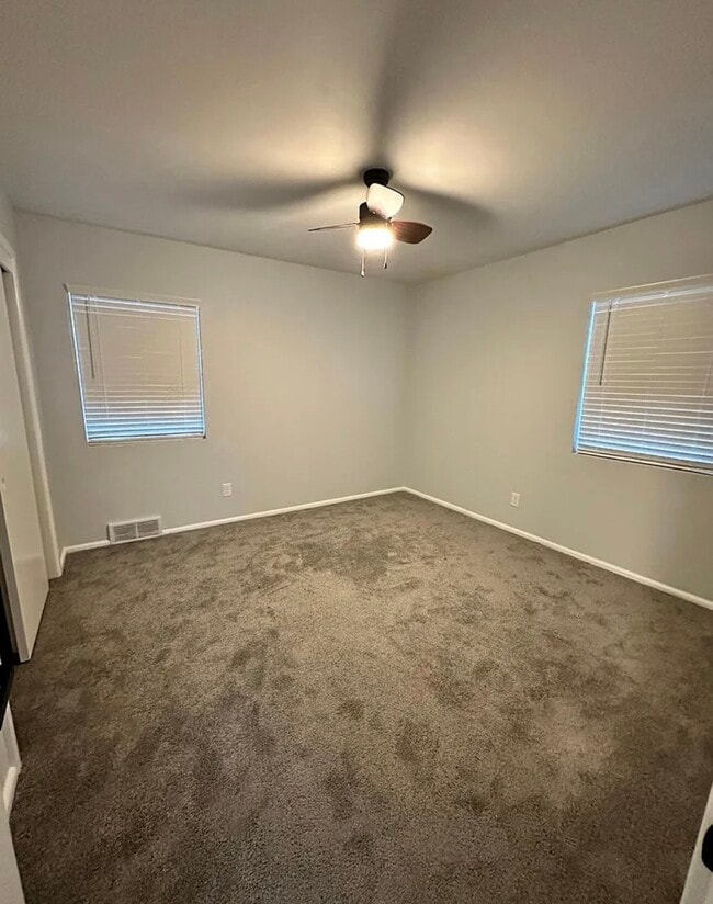 Foto del edificio - 116 E Pk Ln St