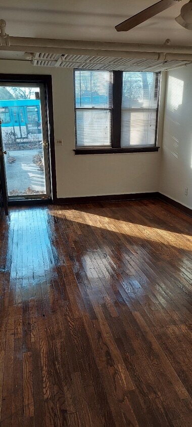Your own entrance - 404 N Huron St