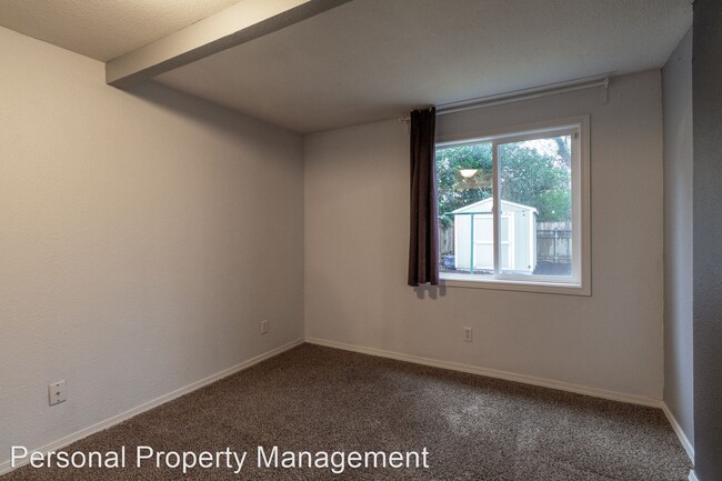 Building Photo - 3 br, 1 bath House - 3709 E Evergreen Blvd