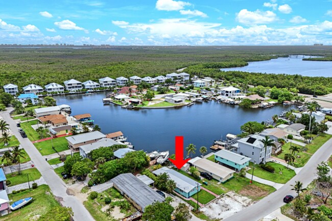Foto del edificio - 527 Goodland Dr