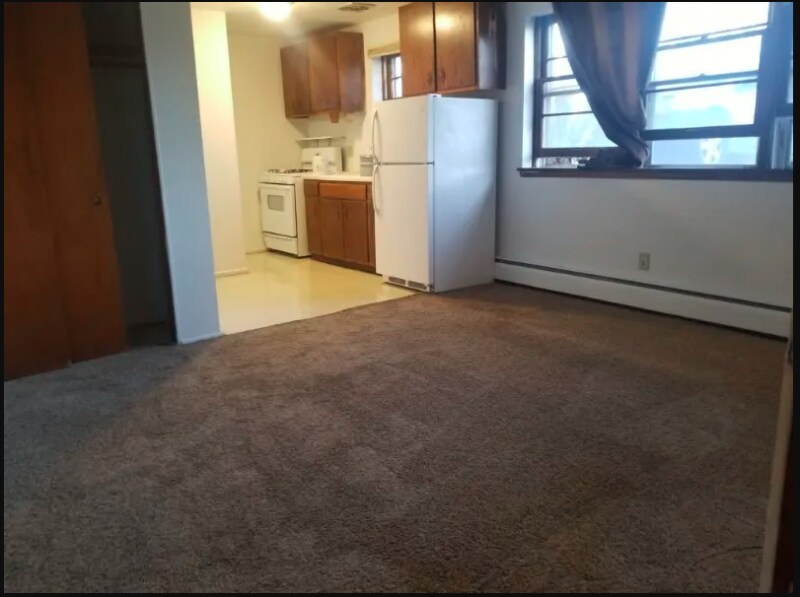 Foto principal - 3609 Maryland Ave N