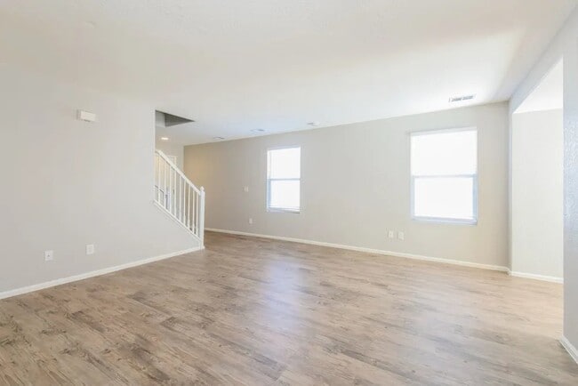 Foto del edificio - 464 E 77th Pl