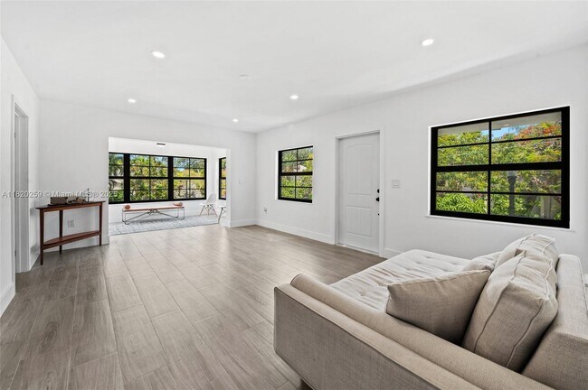 Foto del edificio - 4222 NE 1st Ave