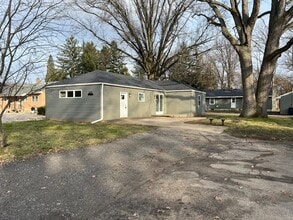 Building Photo - 622 S Woodland Ave