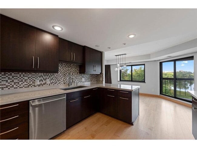Foto del edificio - 2885 Knox Ave S