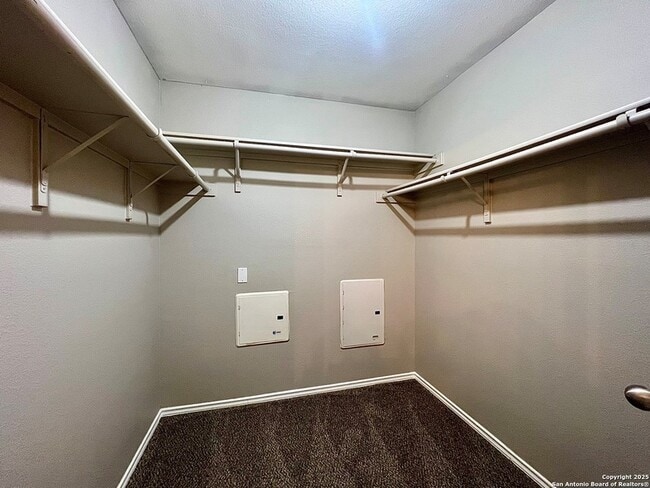 Building Photo - 5602 Golf Mist