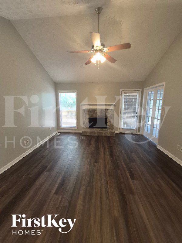 Foto del edificio - 4808 Woodlands Pkwy
