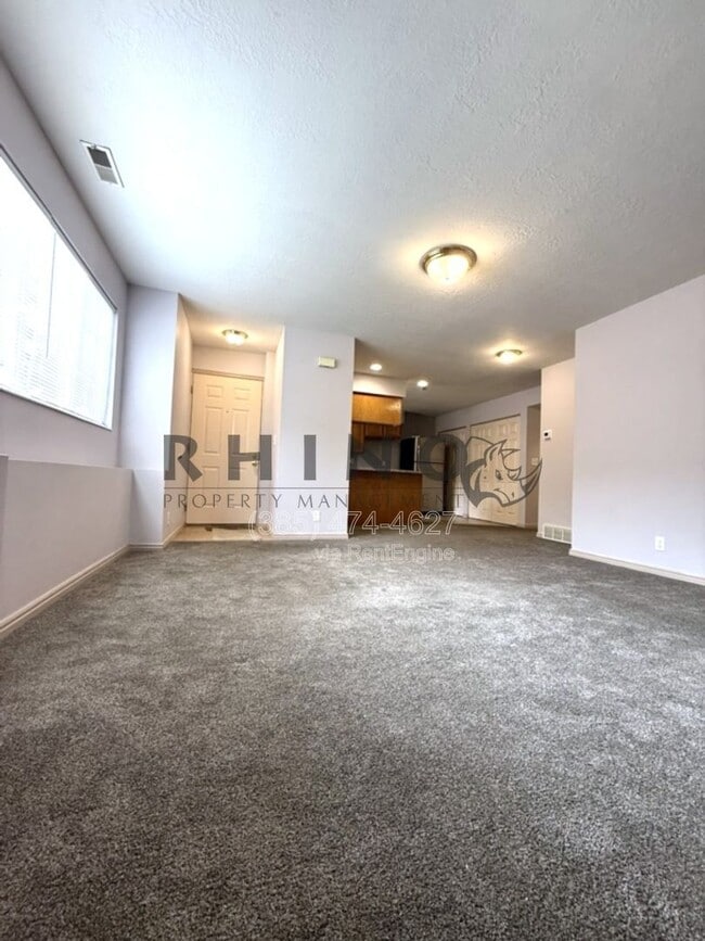 Building Photo - 370 W 4900 S