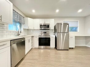 Building Photo - 256 Glennie Ave
