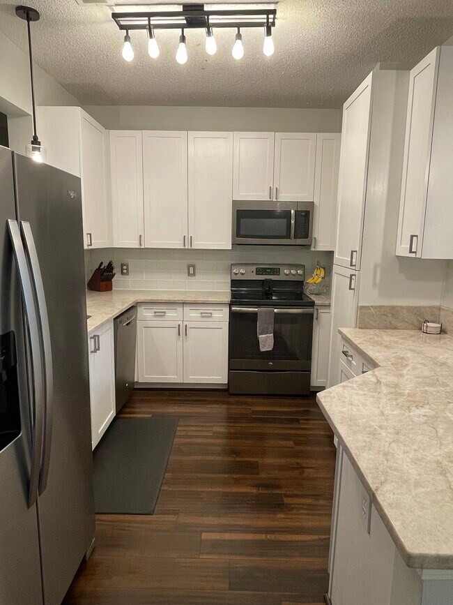 Kitchen - 401 16th St NW