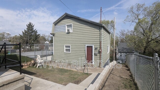 Building Photo - 651 Bigelow St