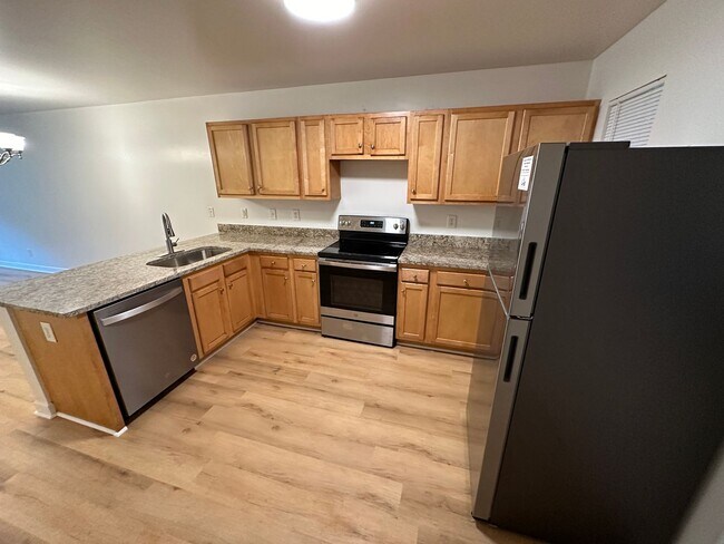 Building Photo - Spacious 3 Bedroom, 2 Bath- OPEN HOUSE THI...