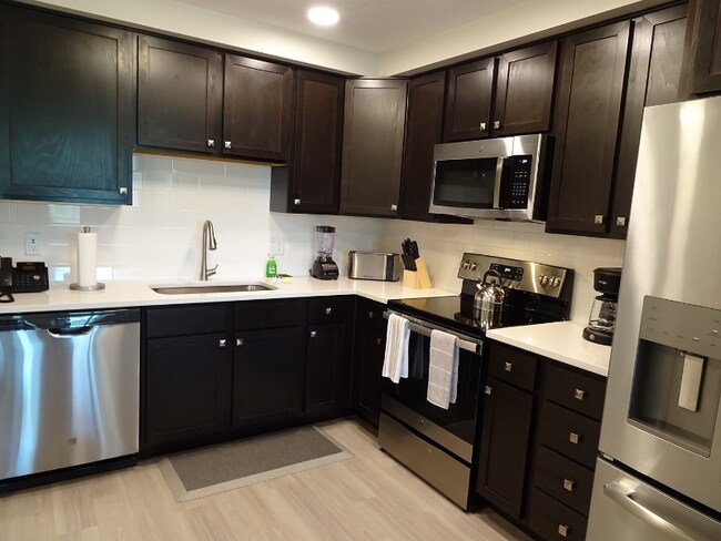 Building Photo - 4001 Breakview Dr