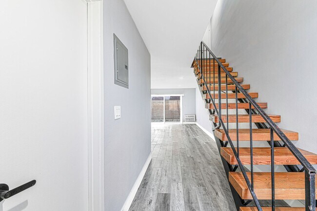 Foto del edificio - 13392 Magnolia St