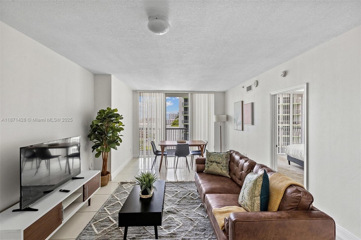 Foto principal - 1750 N Bayshore Dr