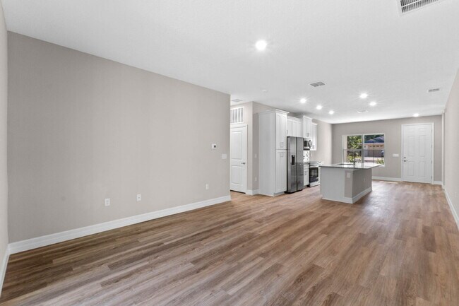 Foto del edificio - Brand New 4-Bedroom Gem with 2 Full Baths ...