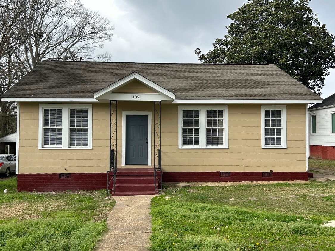 Front of house - 309 Fredrica Ave