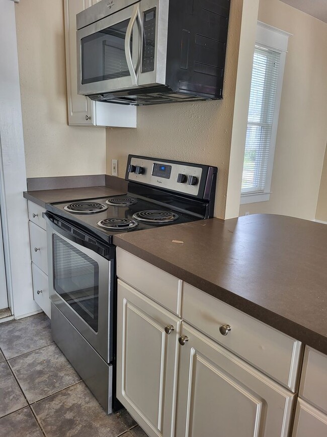 Building Photo - Downtown Rental