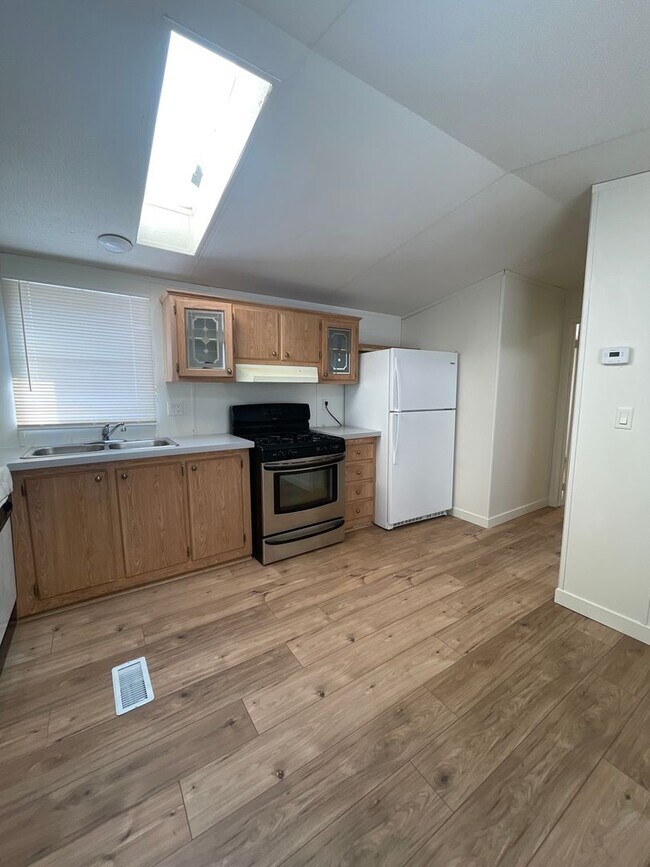 Building Photo - STUDENTS WELCOME! Modular Home in North Old Town