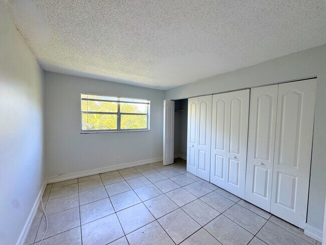 Foto del edificio - 4459 Treehouse Ln