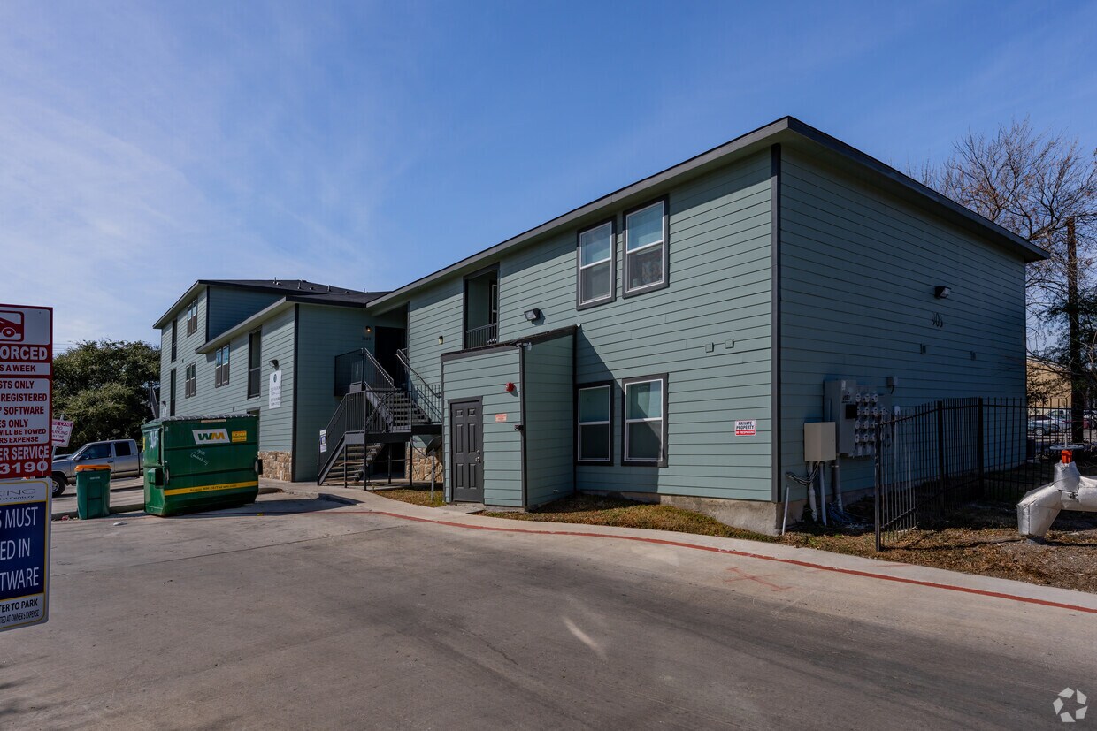Primary Photo - Canterbury Apartments