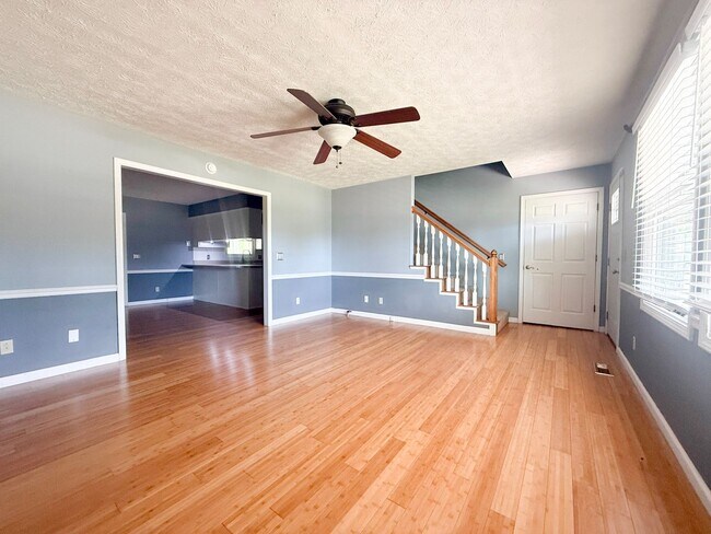 Foto del edificio - Sunroom, 2-Car Garage & Lawn Care Included | Pet-Friendly Cookeville Home