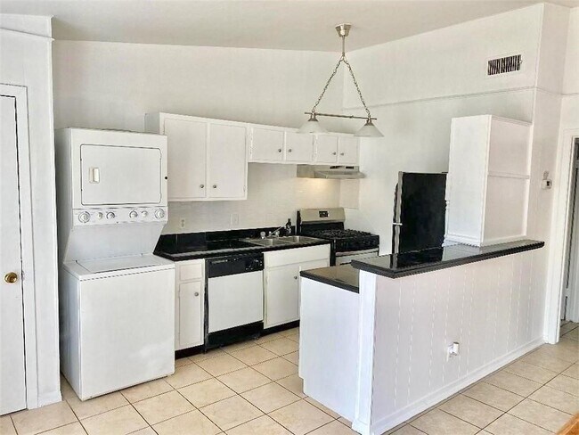 Foto del edificio - 614 W 51st St