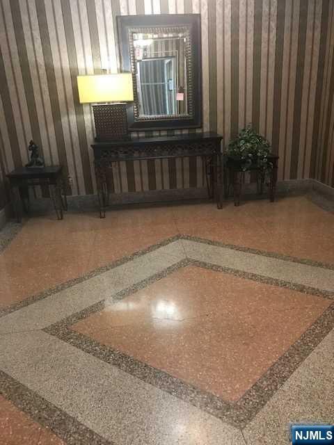Foto del edificio - 2330 Linwood Ave