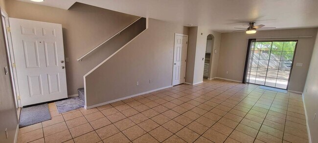 Foto del edificio - 564 W 12th St