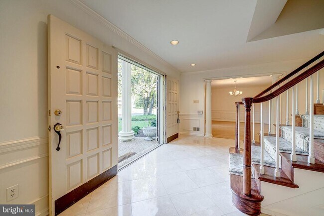 Foto del edificio - 6209 Stoneham Ln