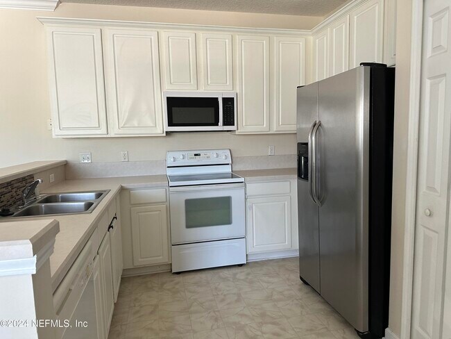 Foto del edificio - 9740 Summer Grove Way W