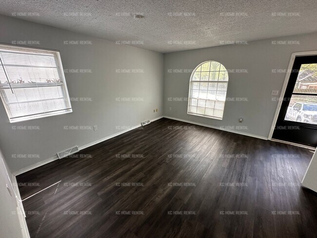 Foto del edificio - Bright 2 Bed 1 Bath Home in Olathe!