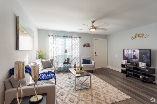 2BR, 1BA - 829SF - Springs at 1100