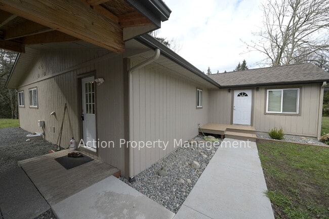 Building Photo - Updated Single-Level Home with Spacious Interior & Covered Parking