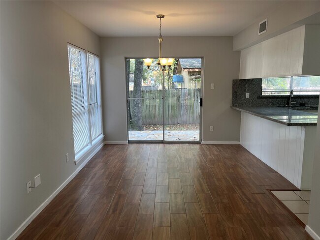 Foto del edificio - 65 Yewleaf Rd