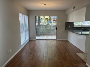 Building Photo - 65 Yewleaf Rd