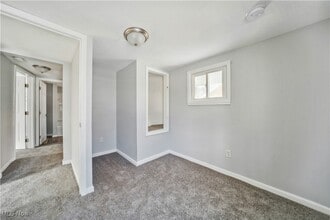 Building Photo - 702 Grace Ave