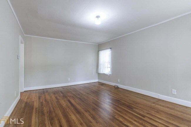 Foto del edificio - 670 Elinor Pl NW