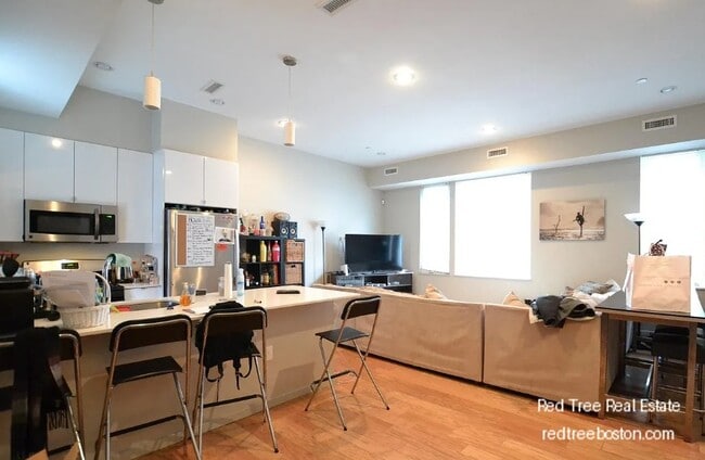 Foto del edificio - 53 Glenville Ave