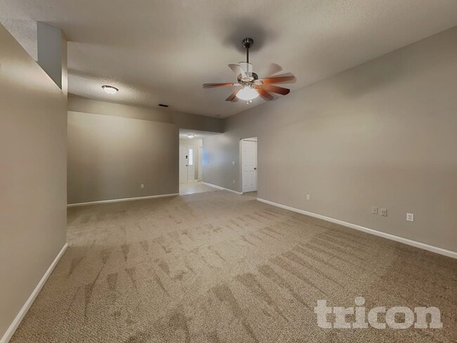 Building Photo - 3951 Hideaway Lane