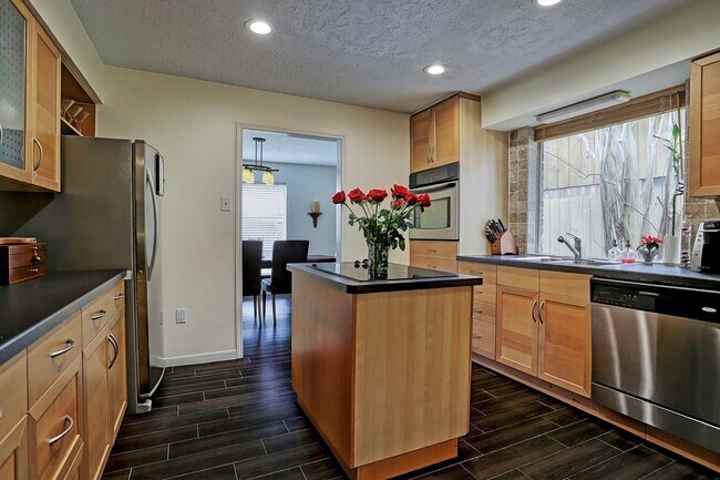 Foto del edificio - 14207 Wickersham Ln