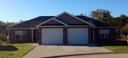 Building Photo - 135-137 Founders Ct